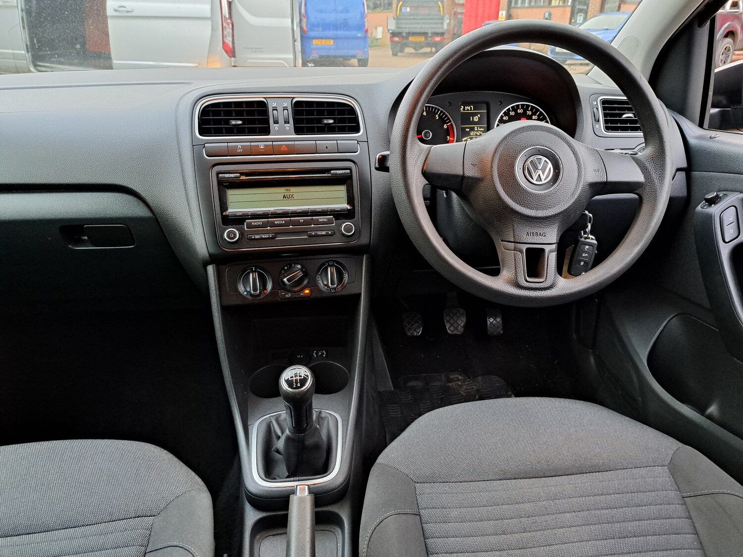 Used Volkswagen Polo 2011 for sale - 76909313: Photo 14