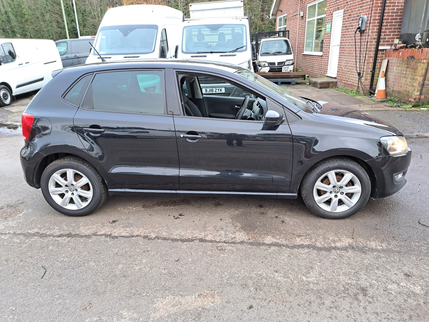 Used Volkswagen Polo 2011 for sale - 76909313: Photo 5