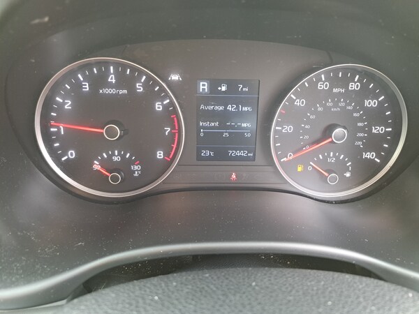 Used Kia Stonic 2018 for sale - 72079887: Photo 19