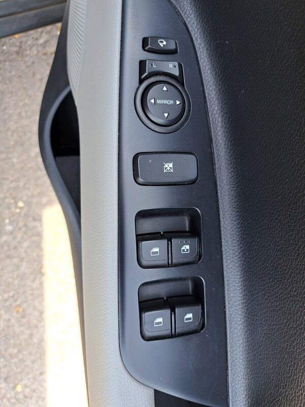 Used Kia Stonic 2018 for sale - 72079887: Photo 20