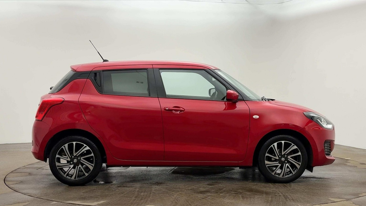 Used Suzuki Swift 2022 for sale - 76618571: Photo 2