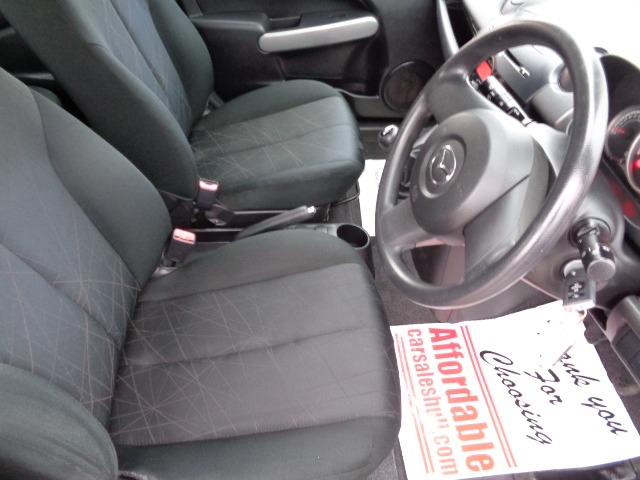 Used Mazda Mazda2 2014 for sale - 77989380: Photo 5