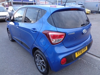 Used Hyundai i10 2018 for sale - 76097096: Photo