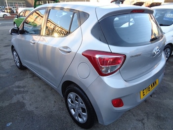 Used Hyundai i10 2016 for sale - 76757474: Photo
