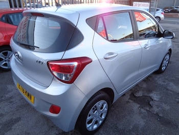 Used Hyundai i10 2016 for sale - 76757474: Photo