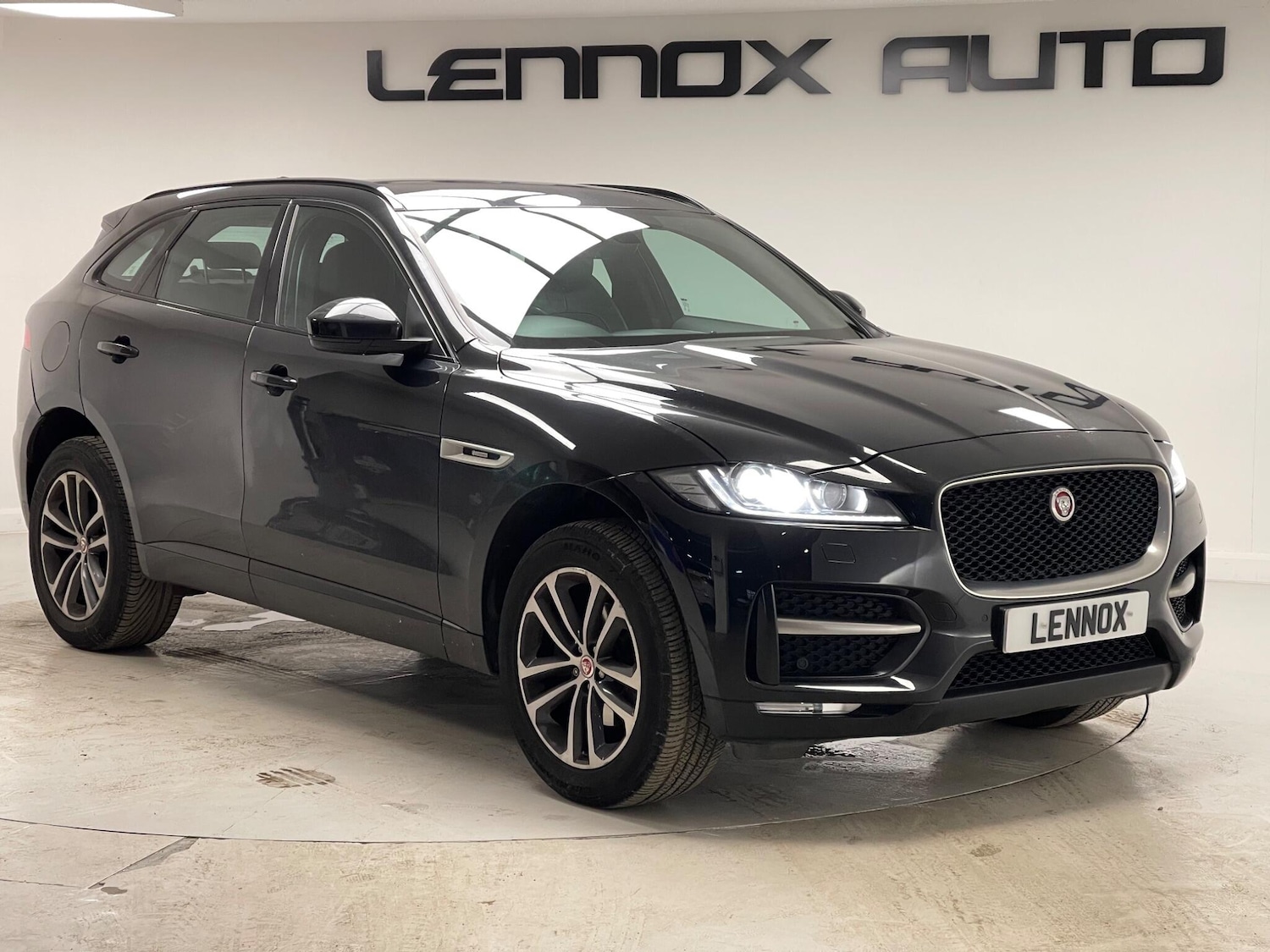 Used Jaguar F-Pace 2016 for sale - 77537272: Photo 1