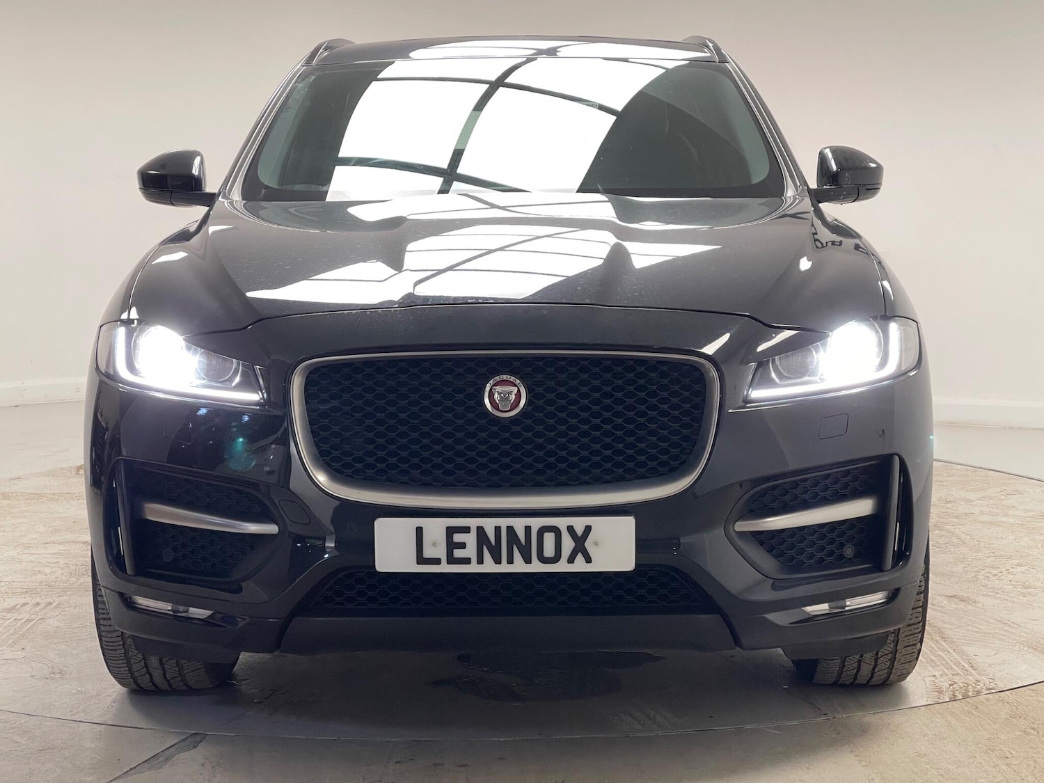 Used Jaguar F-Pace 2016 for sale - 77537272: Photo 2