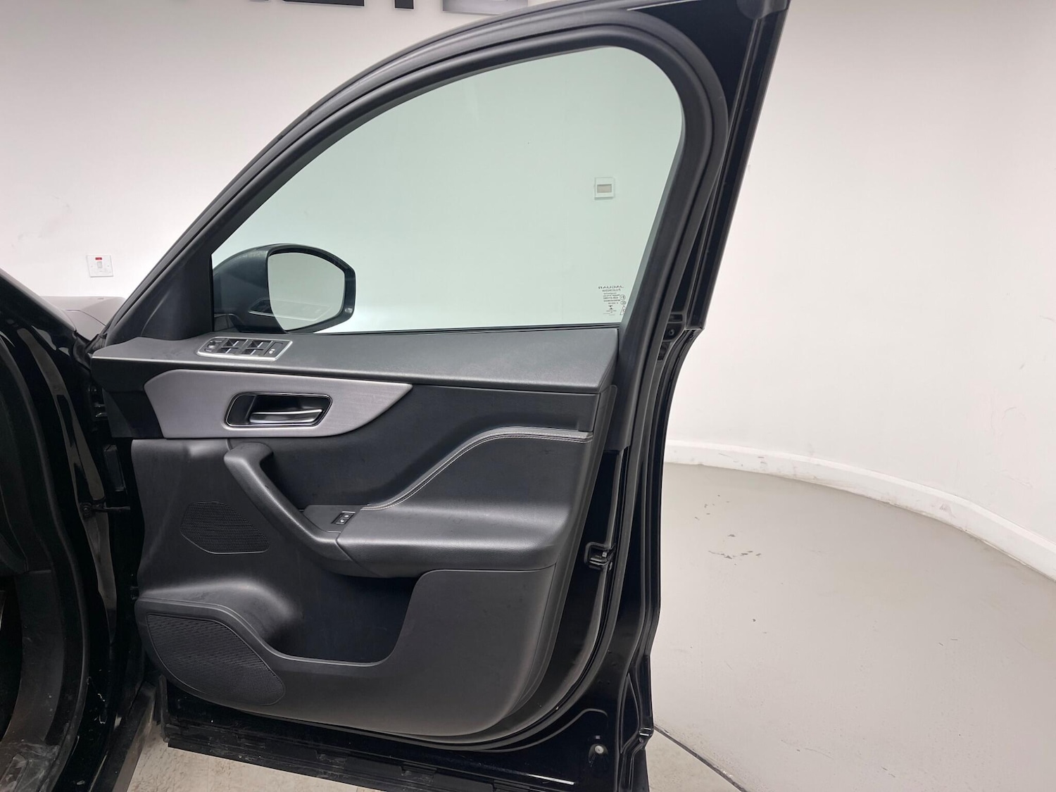 Used Jaguar F-Pace 2016 for sale - 77537272: Photo 21