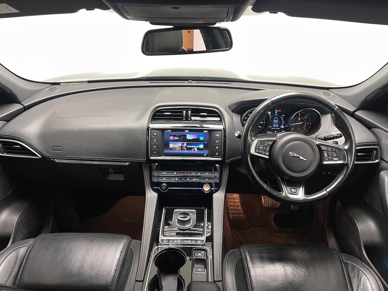 Used Jaguar F-Pace 2016 for sale - 77537272: Photo 6