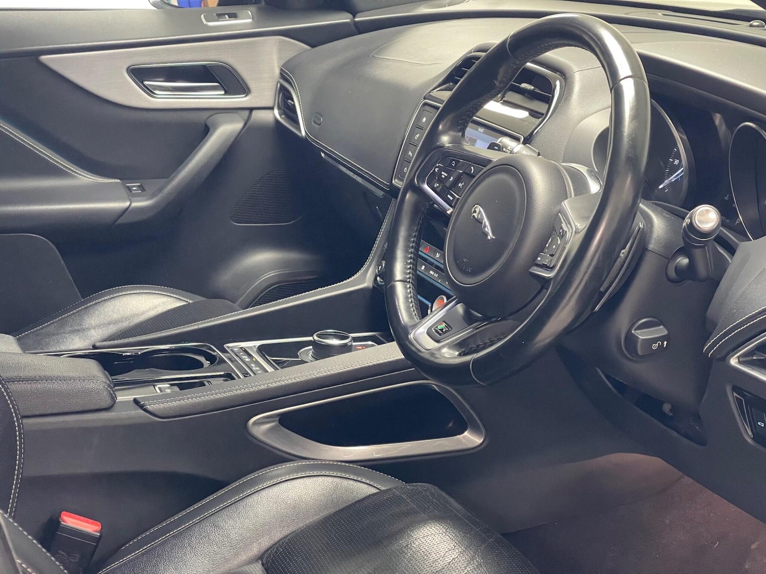 Used Jaguar F-Pace 2016 for sale - 77537272: Photo 7