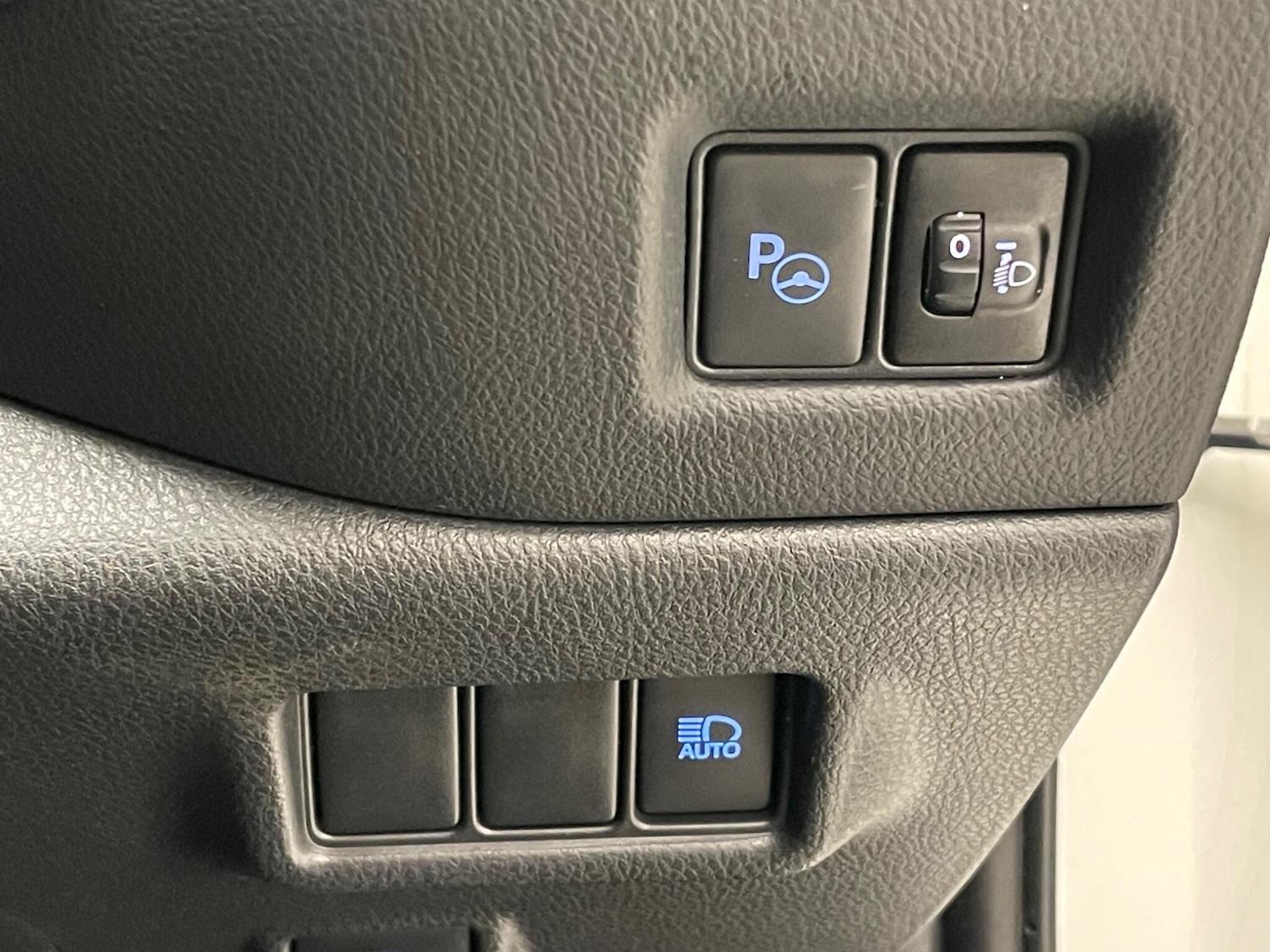 Used Toyota C-HR 2022 for sale - 76072865: Photo 19