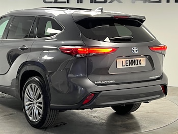 Used Toyota Highlander 2021 for sale - 75318654: Photo