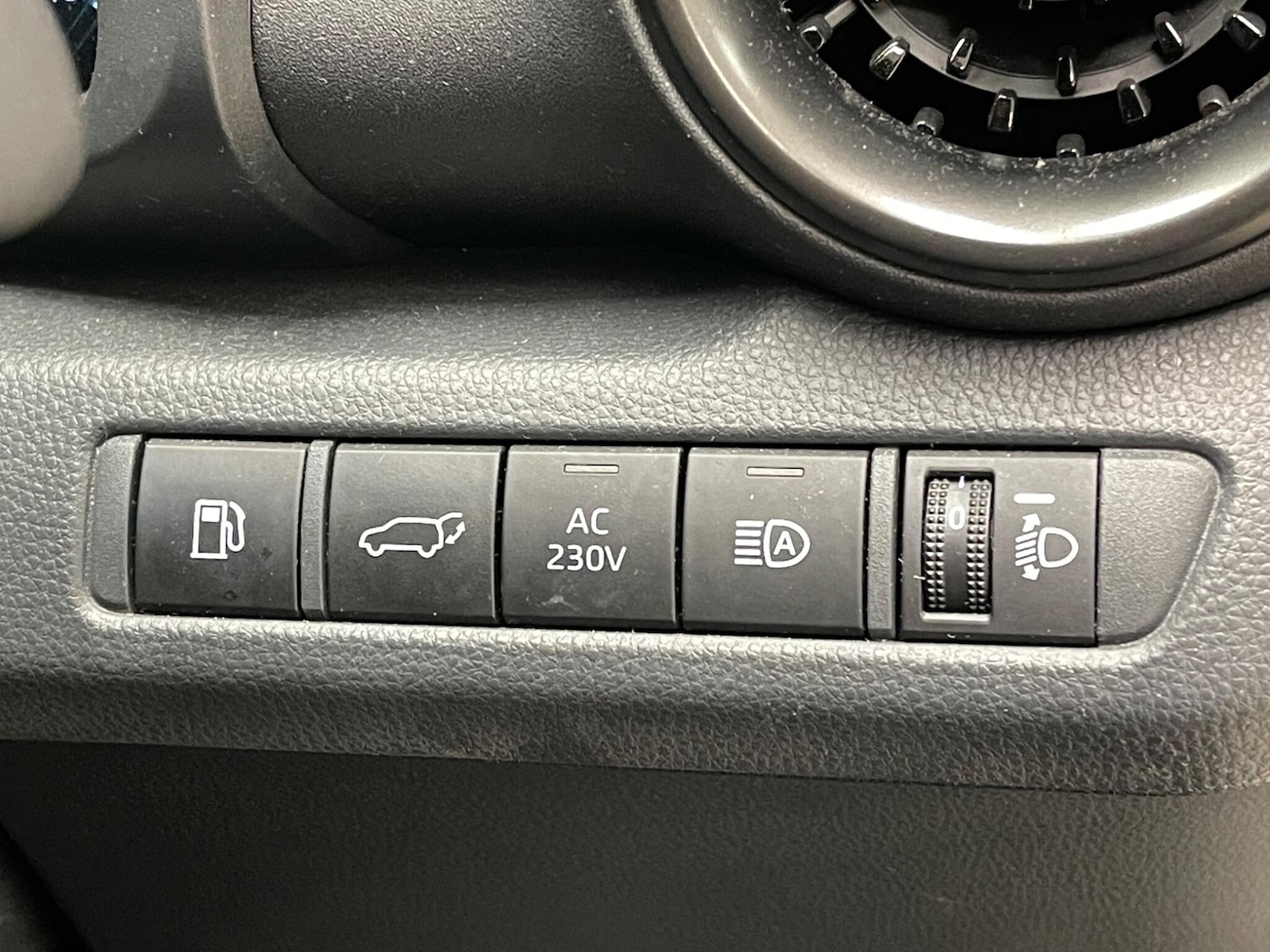 Used Toyota C-HR 2024 for sale - 77537928: Photo 20