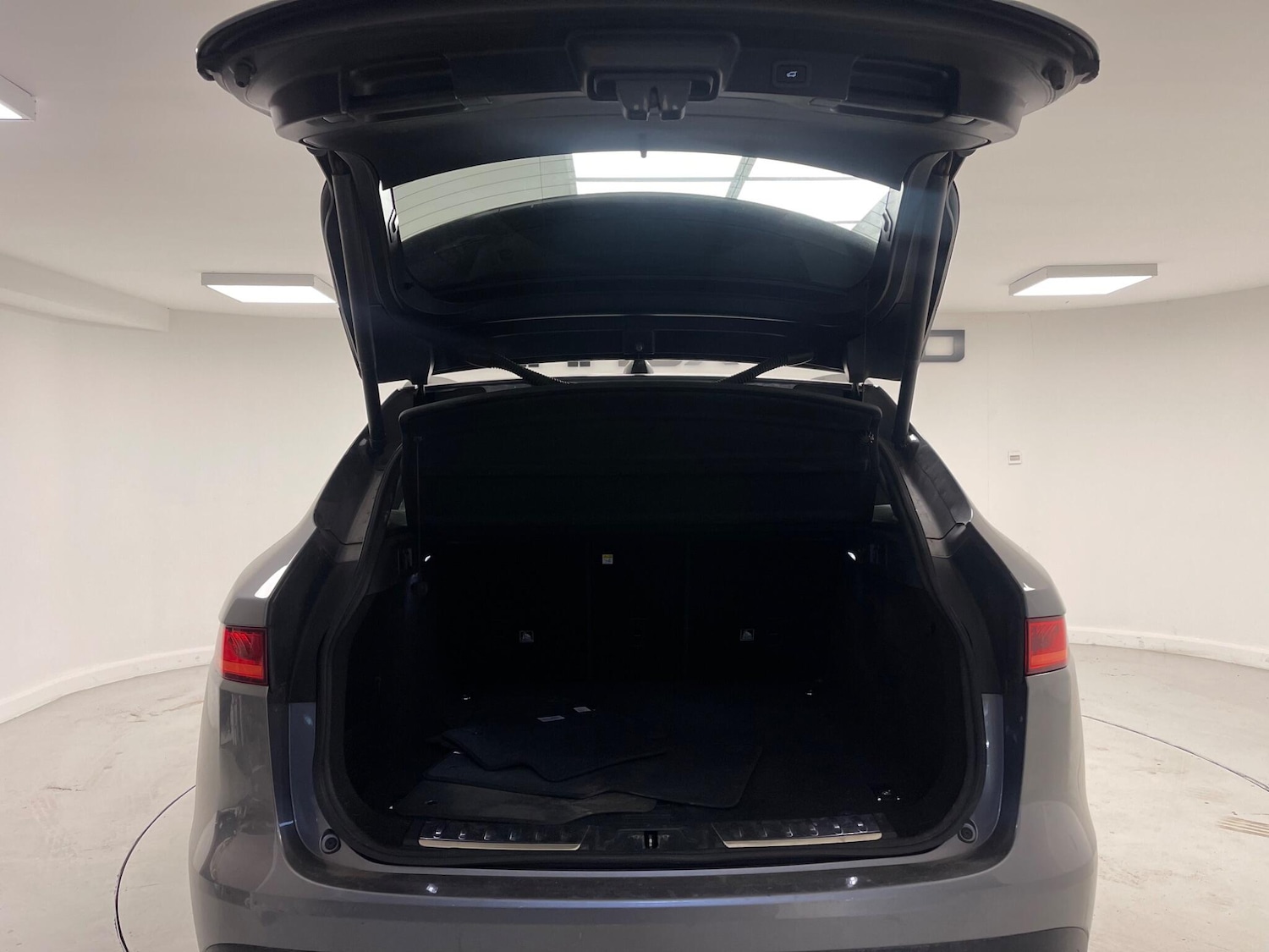 Used Jaguar F-Pace 2020 for sale - 76337537: Photo 34