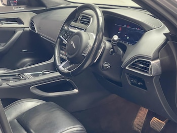 Used Jaguar F-Pace 2020 for sale - 76337537: Photo