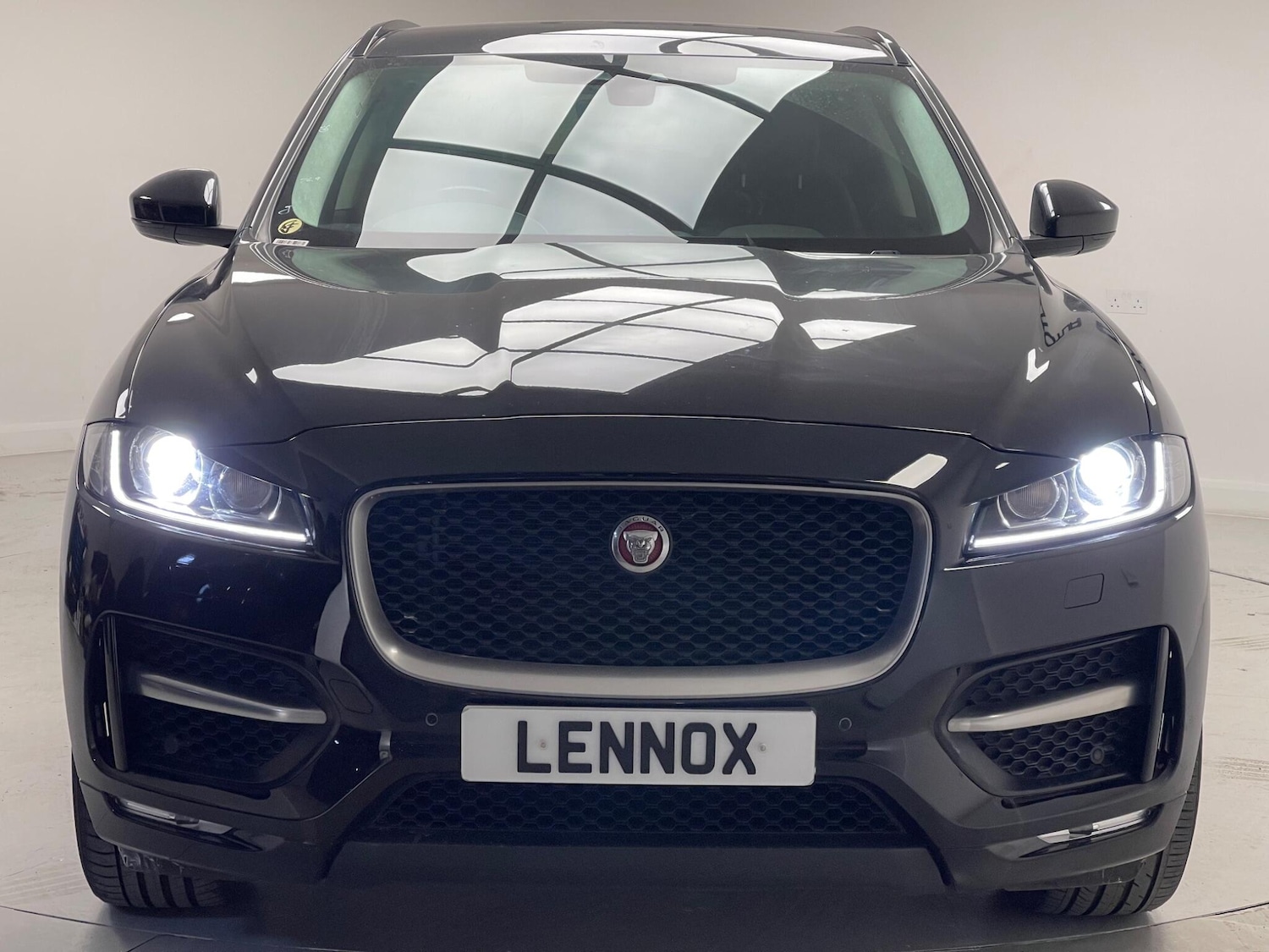 Used Jaguar F-Pace 2019 for sale - 76377842: Photo 2
