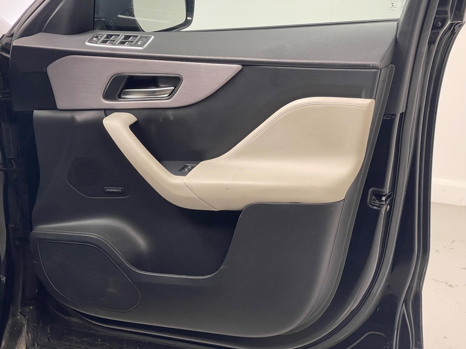 Used Jaguar F-Pace 2019 for sale - 76377842: Photo 23