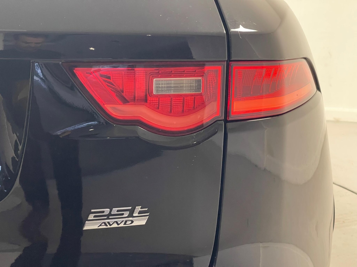 Used Jaguar F-Pace 2019 for sale - 76377842: Photo 32