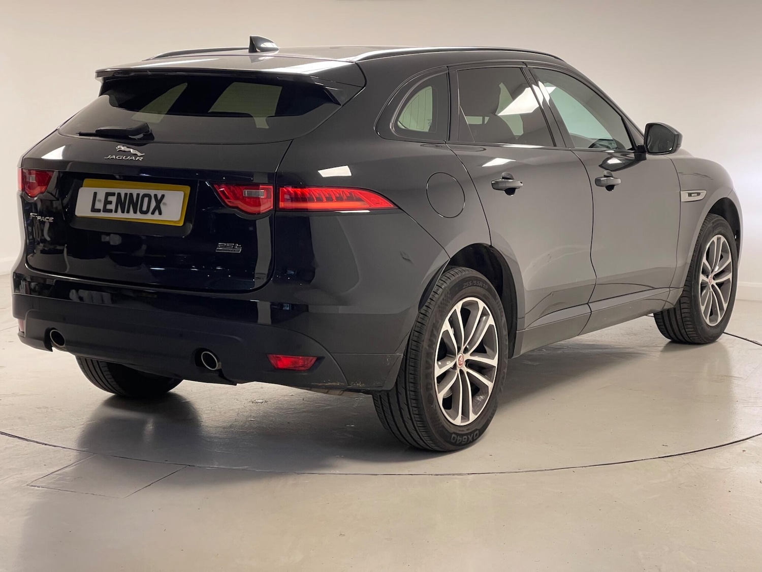Used Jaguar F-Pace 2019 for sale - 76377842: Photo 6