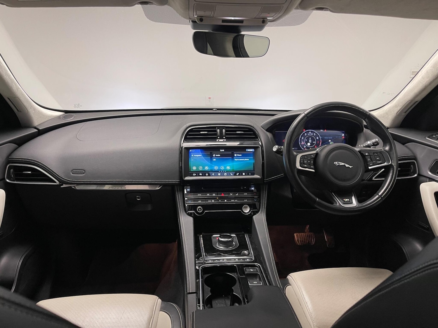 Used Jaguar F-Pace 2019 for sale - 76377842: Photo 9