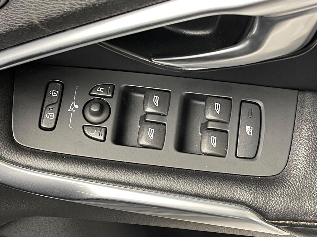 Used Volvo V40 Cross Country 2017 for sale - 76866272: Photo 16