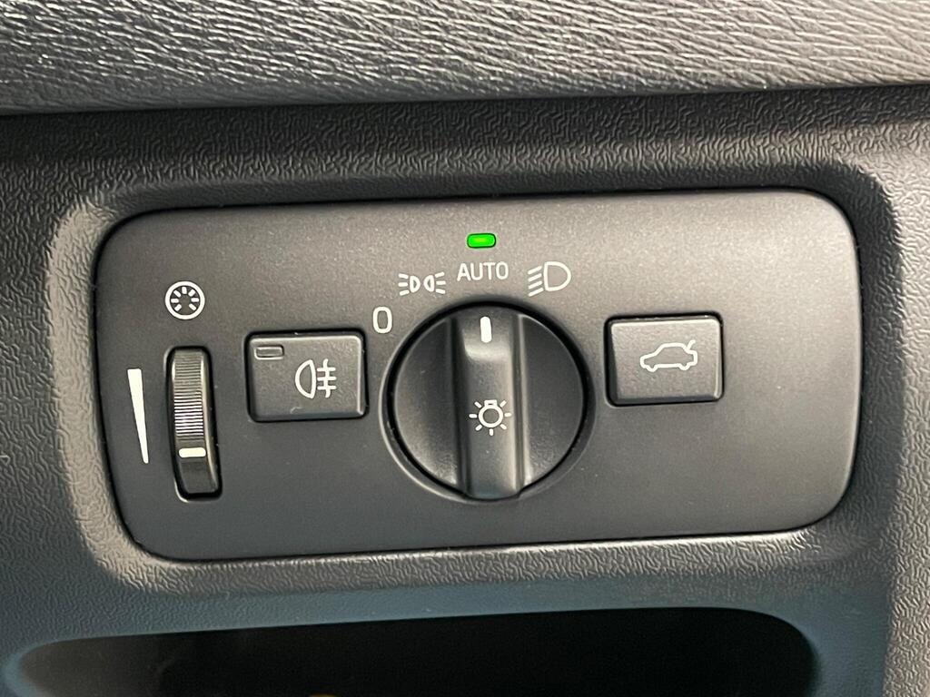 Used Volvo V40 Cross Country 2017 for sale - 76866272: Photo 18