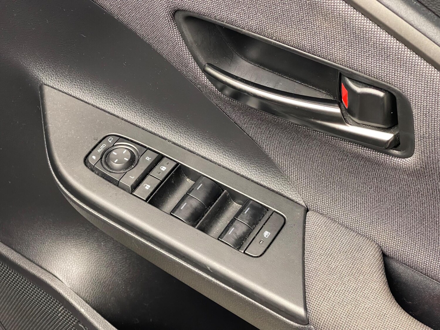 Used Toyota C-HR 2024 for sale - 77574759: Photo 21