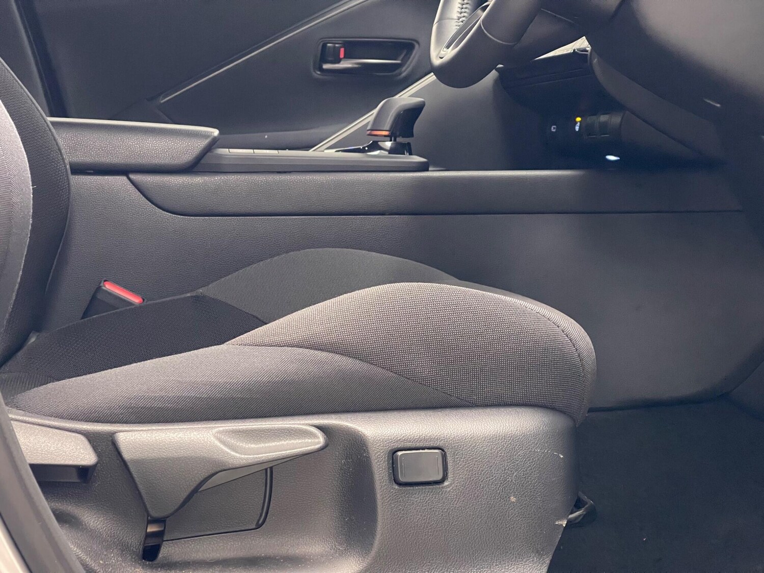 Used Toyota C-HR 2024 for sale - 77574759: Photo 30