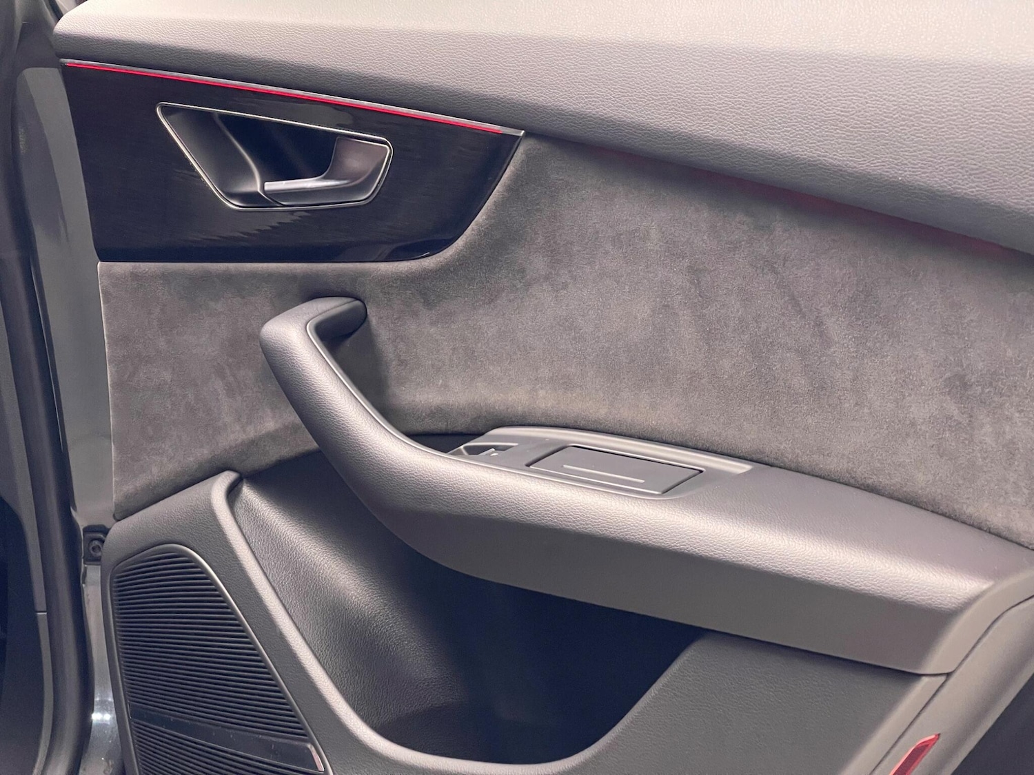 Used Audi Q8 2021 for sale - 76389353: Photo 28