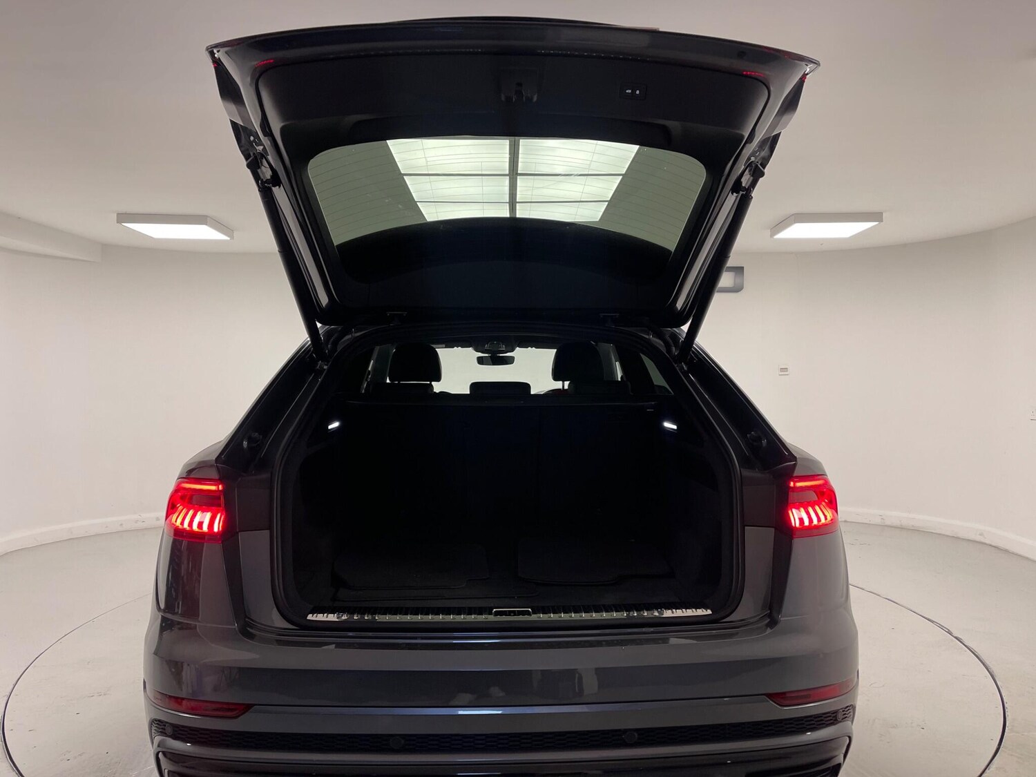 Used Audi Q8 2021 for sale - 76389353: Photo 37