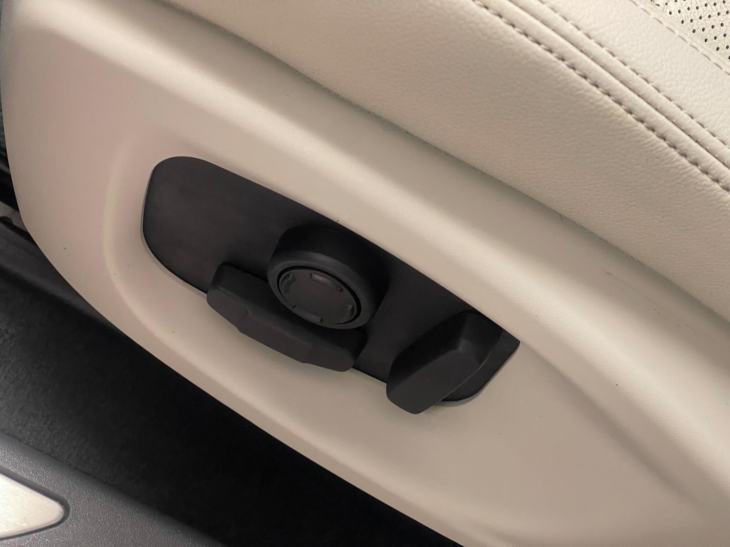 Used Jaguar E-Pace 2020 for sale - 76457085: Photo 12