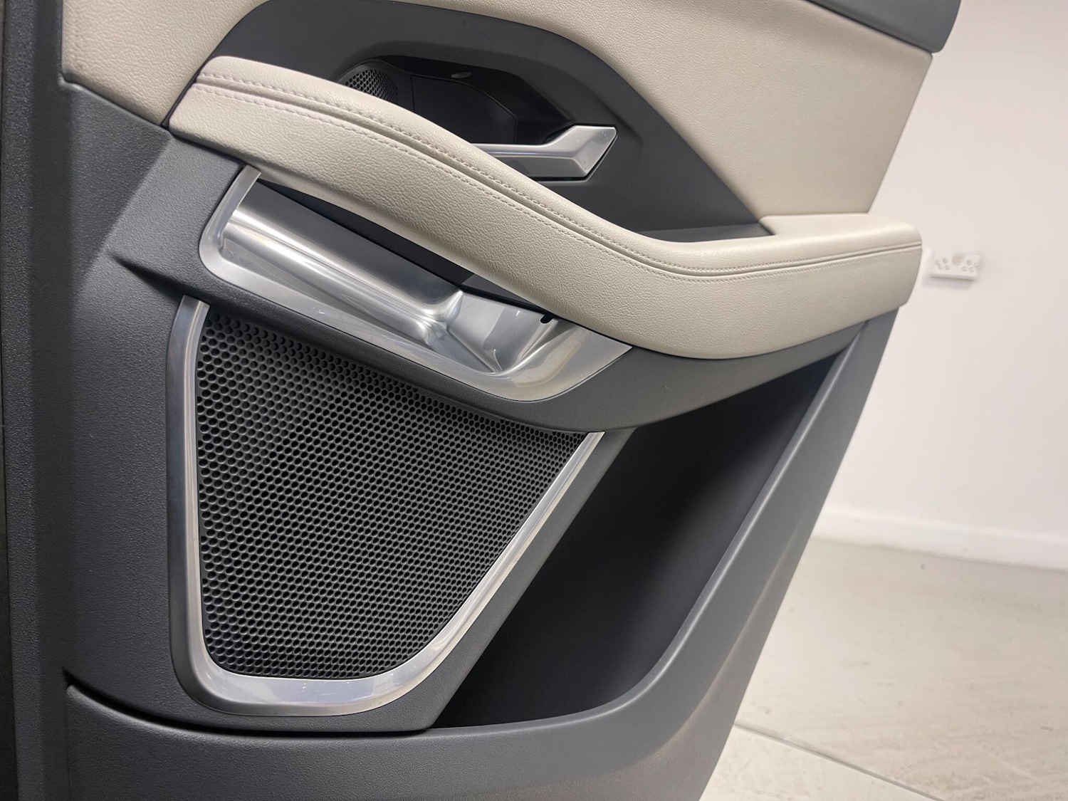 Used Jaguar E-Pace 2020 for sale - 76457085: Photo 26