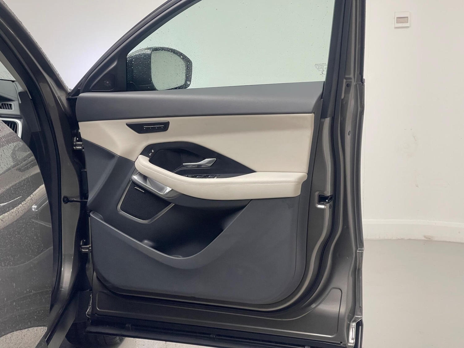 Used Jaguar E-Pace 2020 for sale - 76457085: Photo 27