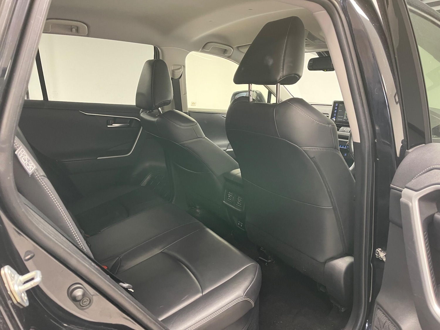 Used Toyota RAV4 2020 for sale - 76059216: Photo 11