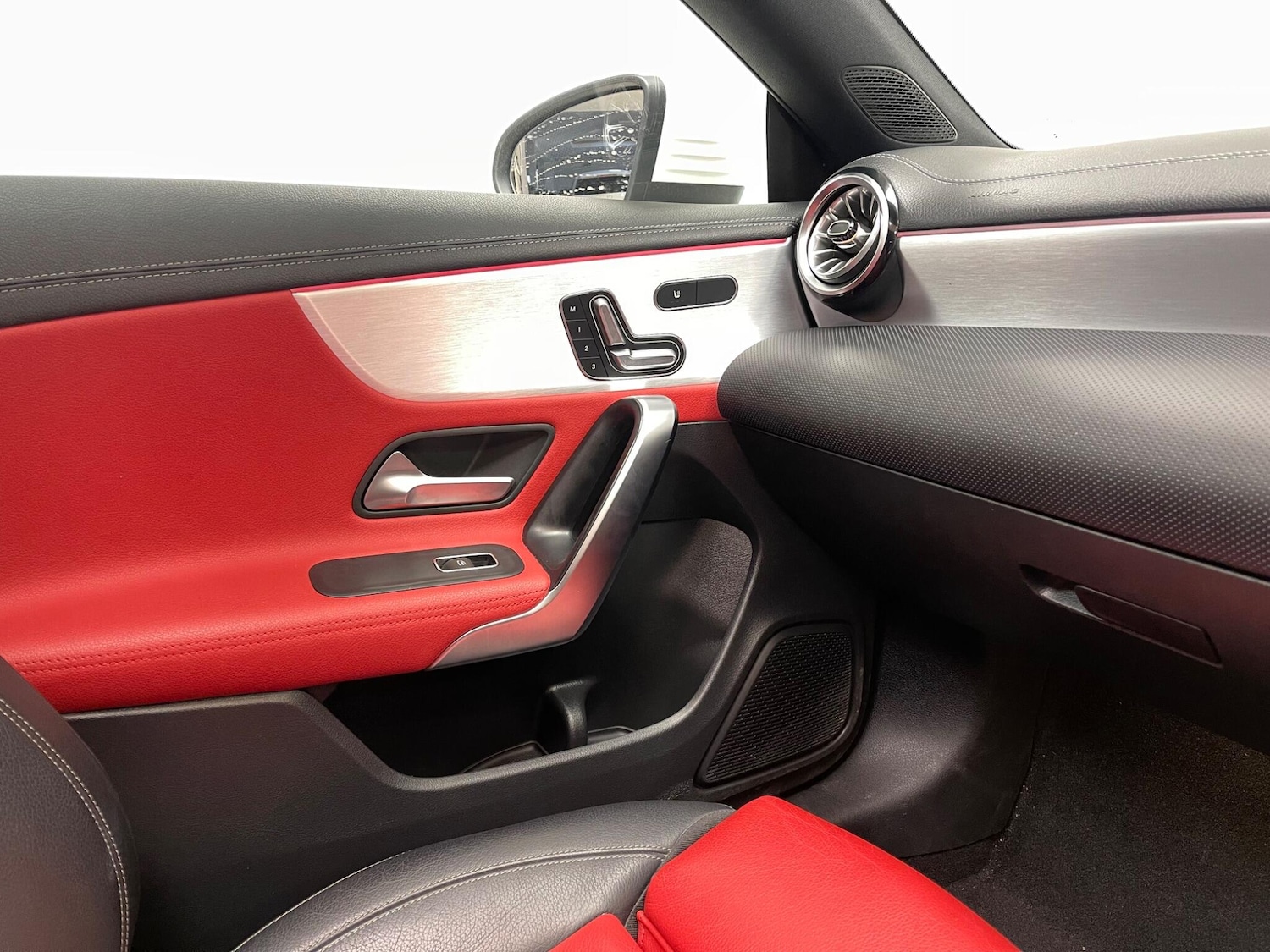 Used Mercedes-Benz CLA for sale - 77216323: Photo 9