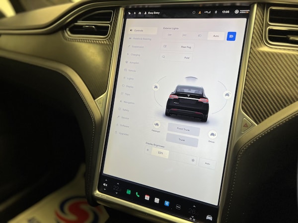 Used Tesla Model X 2017 for sale - 73660077: Photo 27