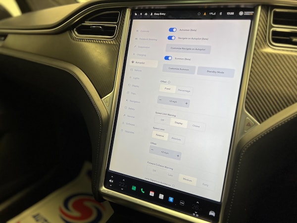 Used Tesla Model X 2017 for sale - 73660077: Photo 31