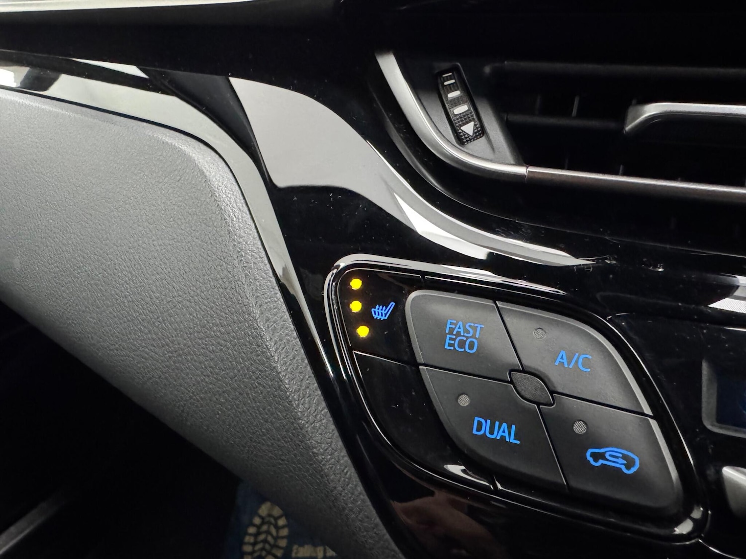 Used Toyota C-HR 2020 for sale - 78057855: Photo 17