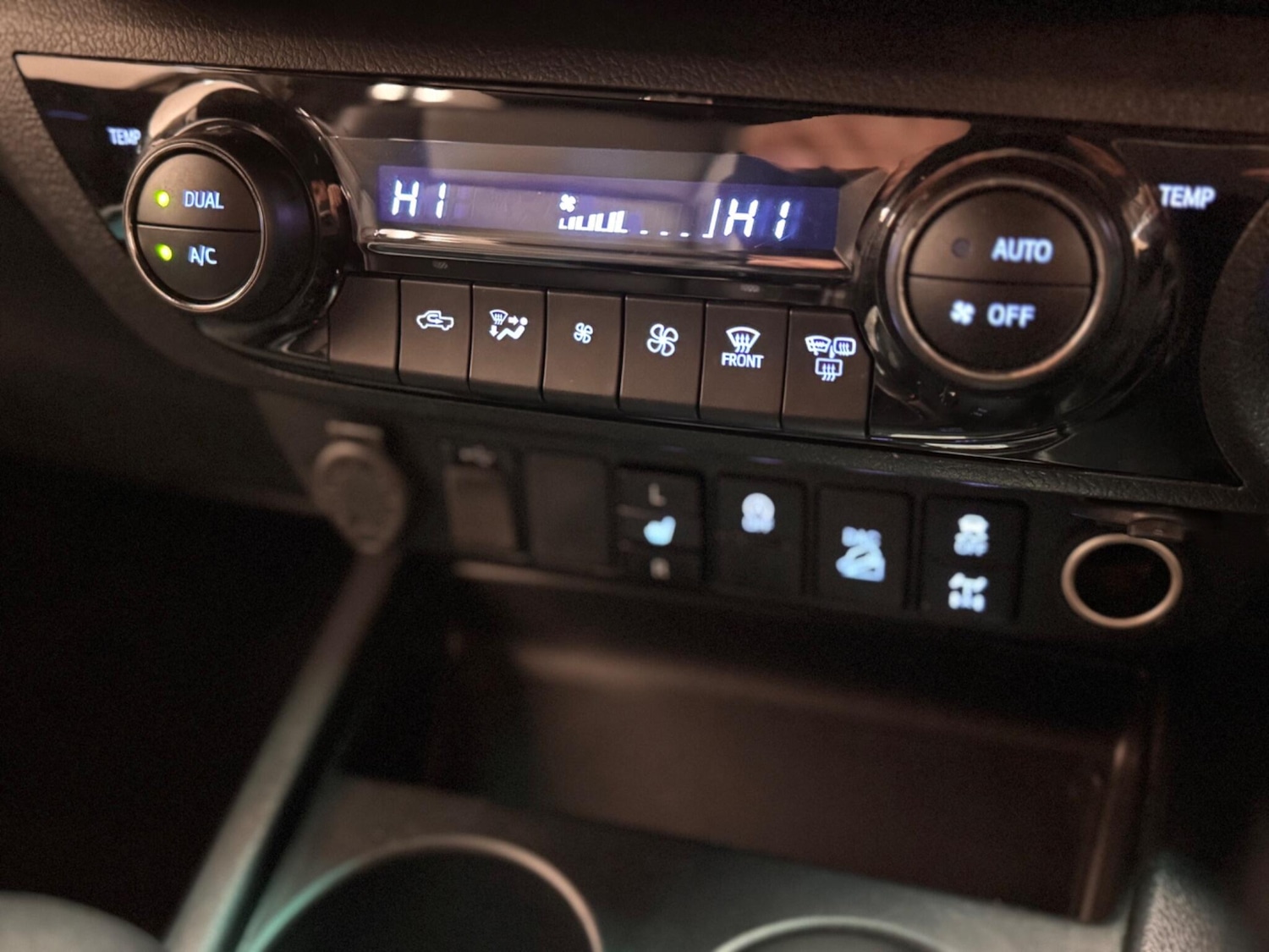 Used Toyota Hilux 2023 for sale - 77611524: Photo 17