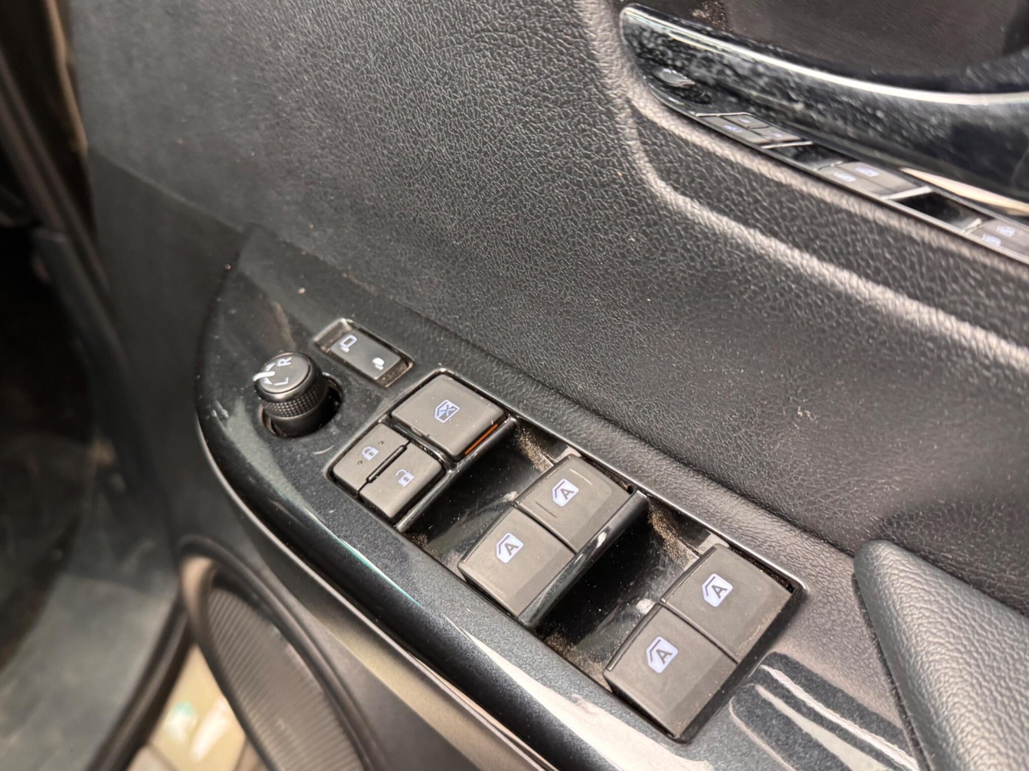 Used Toyota Hilux 2023 for sale - 77611524: Photo 28