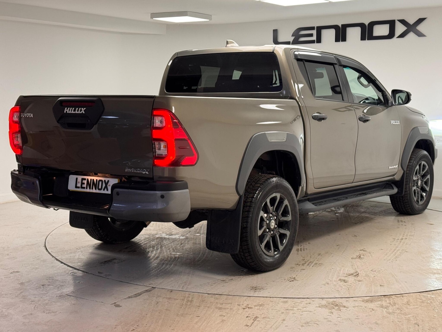 Used Toyota Hilux 2023 for sale - 77611524: Photo 4