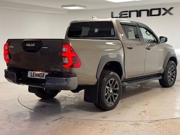 Used Toyota Hilux 2023 for sale - 77611524: Photo