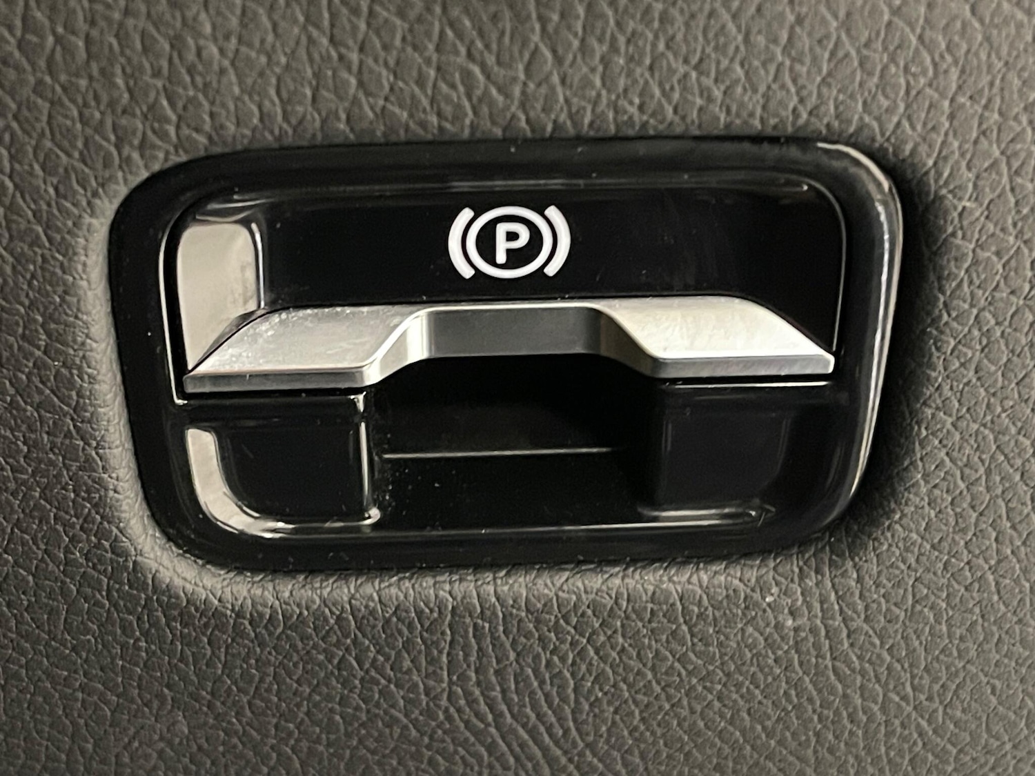 Used Mercedes-Benz GLC 2023 for sale - 76485402: Photo 17