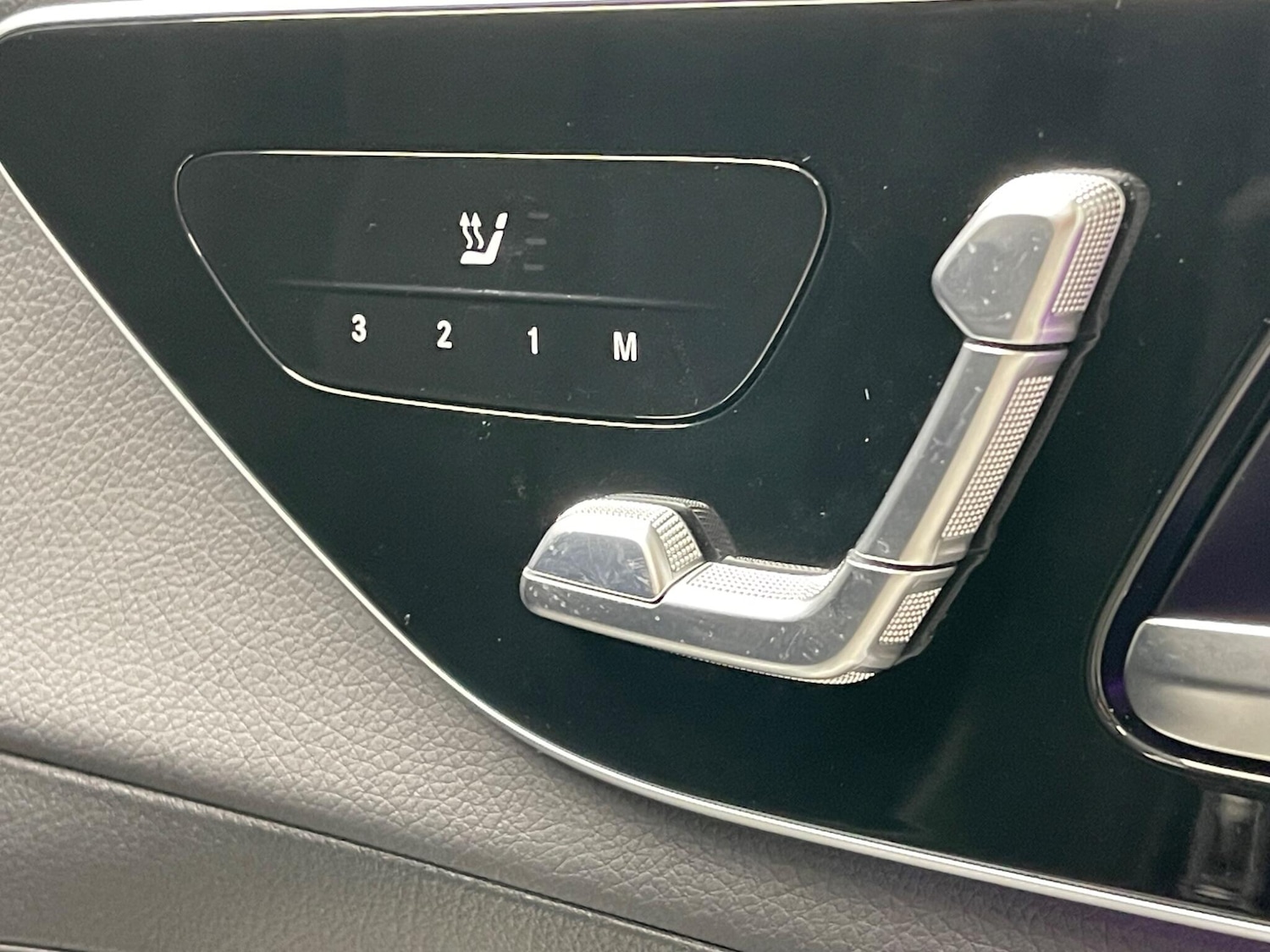 Used Mercedes-Benz GLC 2023 for sale - 76485402: Photo 18