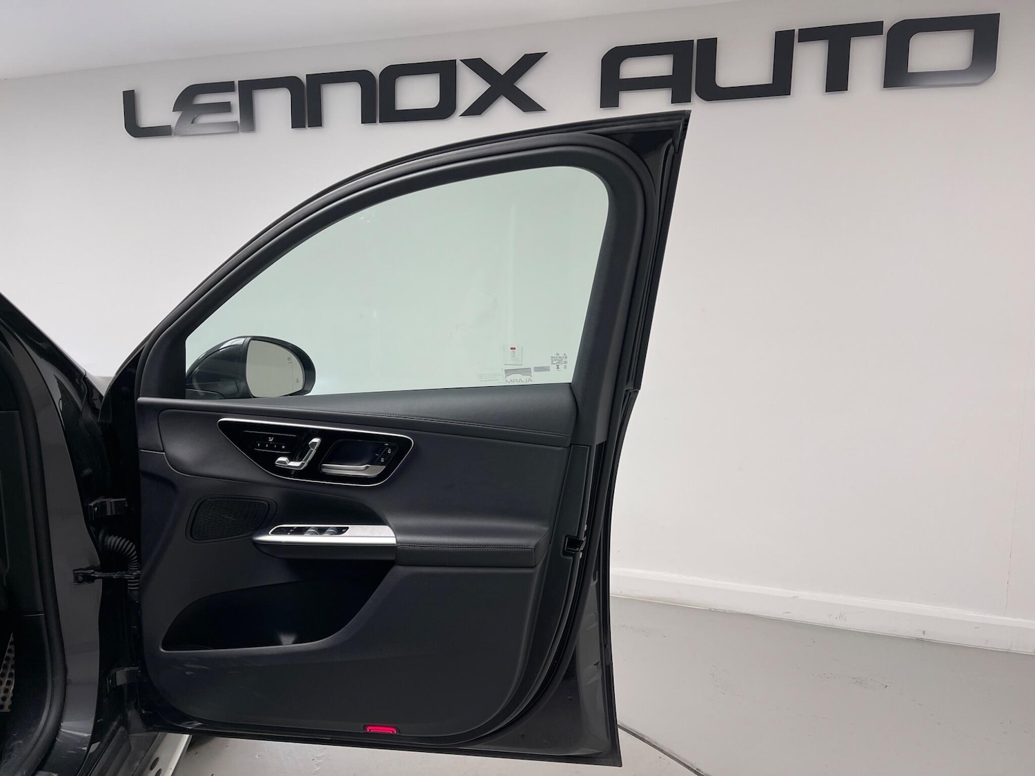 Used Mercedes-Benz GLC 2023 for sale - 76485402: Photo 25