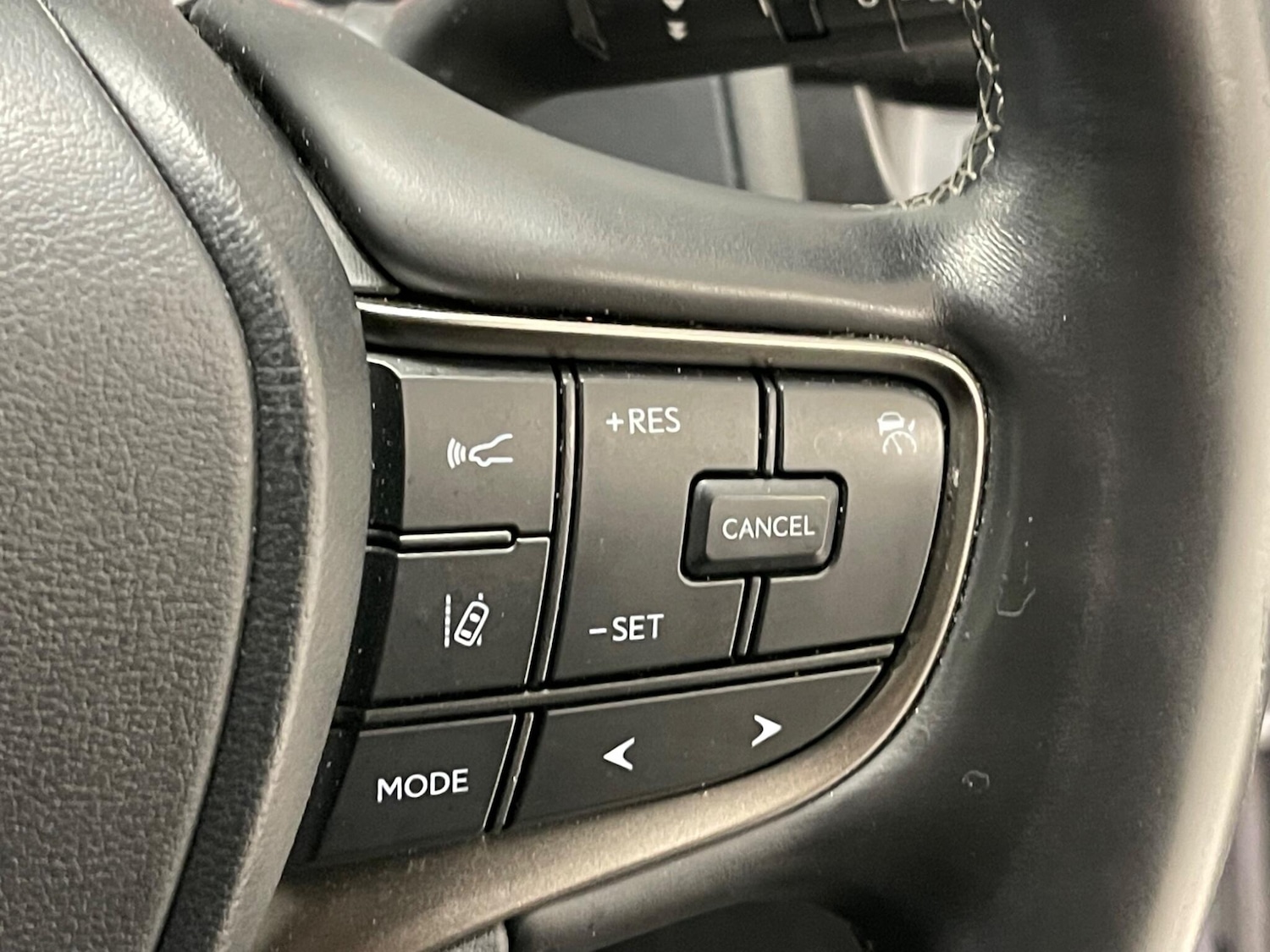 Used Lexus UX 2021 for sale - 76371186: Photo 21