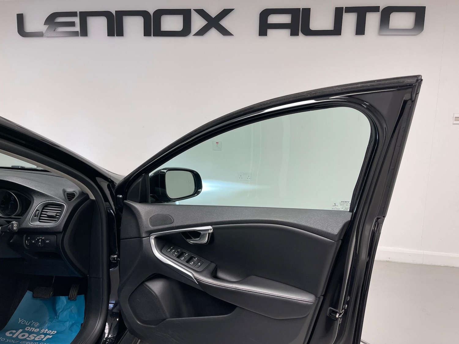 Used Volvo V40 Cross Country 2017 for sale - 75707555: Photo 22