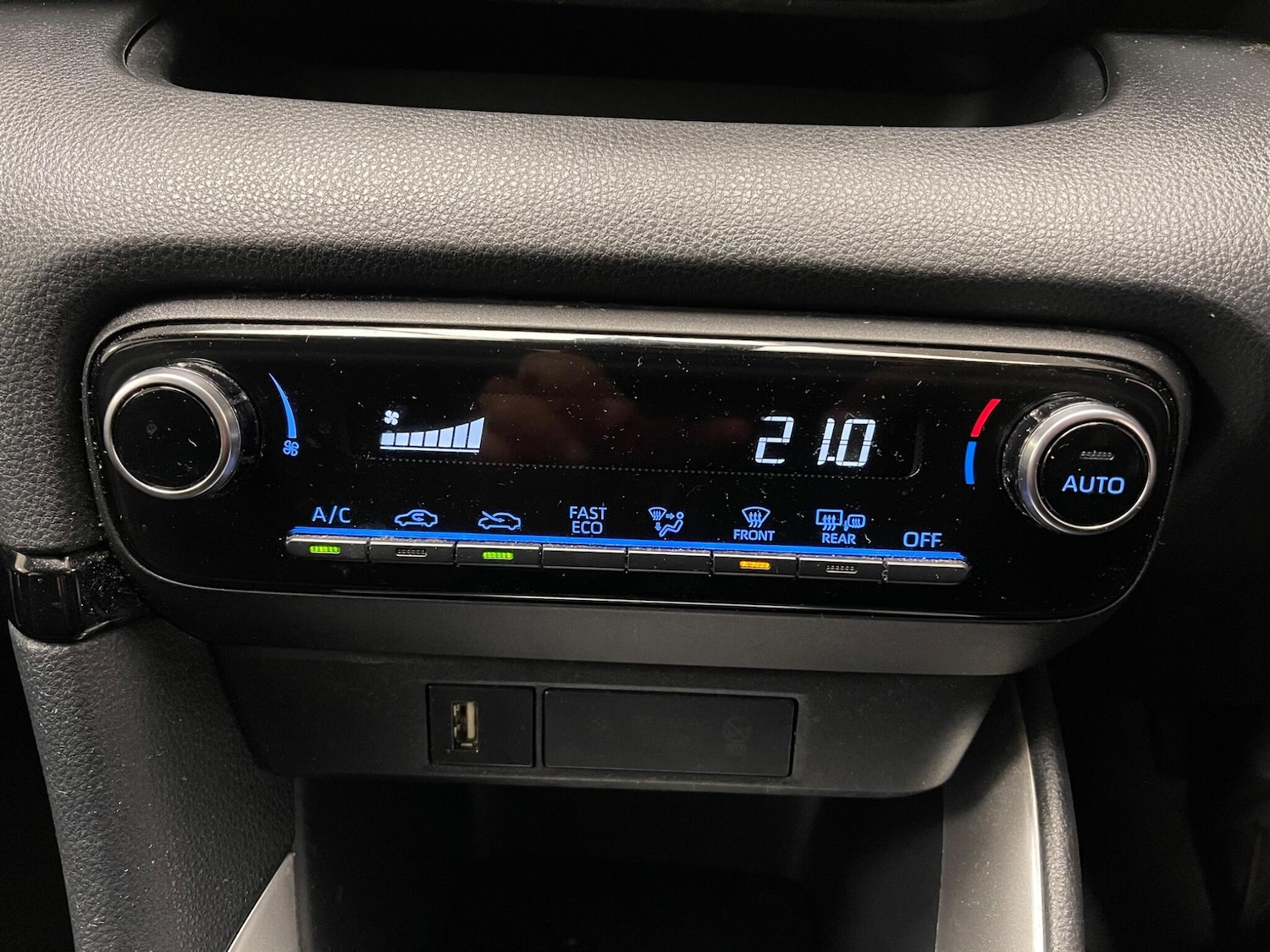 Used Toyota Yaris 2023 for sale - 76994044: Photo 32