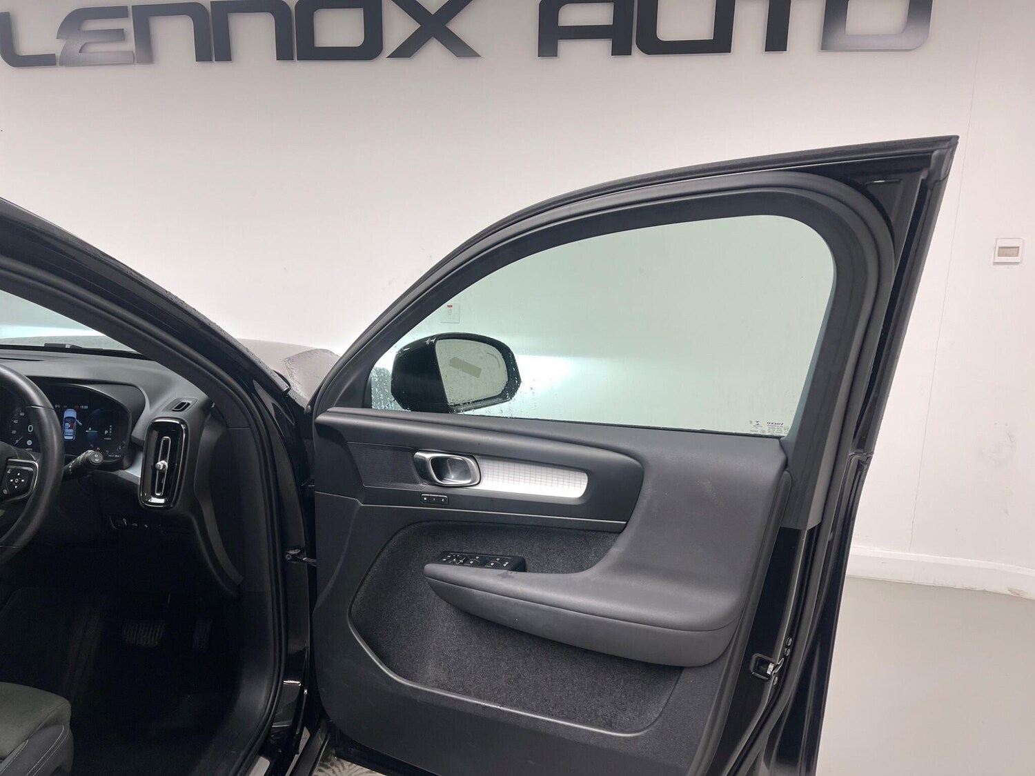 Used Volvo XC40 for sale - 77659154: Photo 24