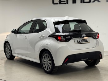 Used Toyota Yaris 2024 for sale - 79464417: Photo